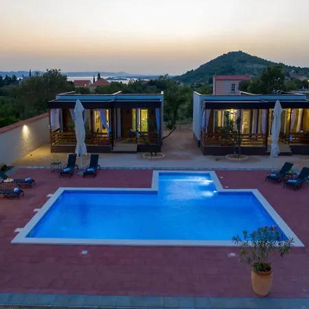 Tatil Evi Charming In Drage With Swimming Pool Pakoštane
