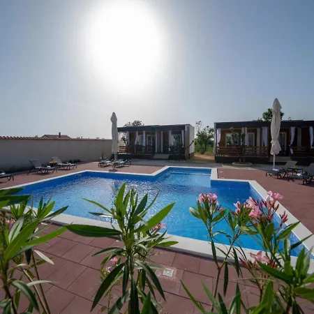 Tatil Evi Charming In Drage With Swimming Pool