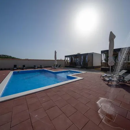 Charming In Drage With Swimming Pool Tatil Evi Pakoštane