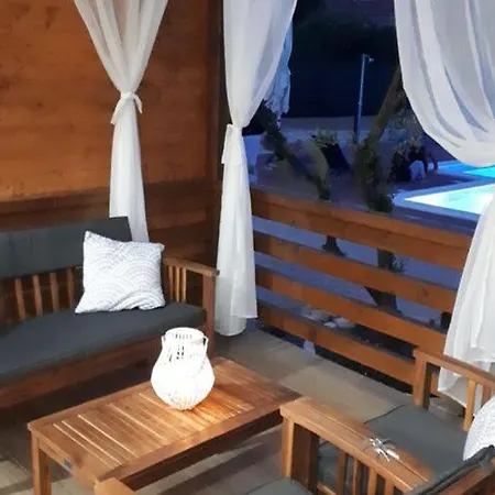 Charming In Drage With Swimming Pool Pakoštane