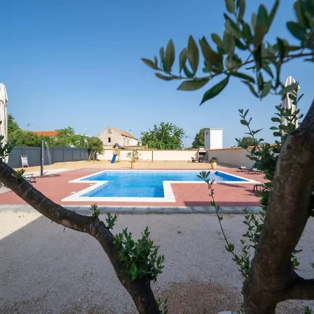 Holiday home Charming In Drage With Swimming Pool Pakostane
